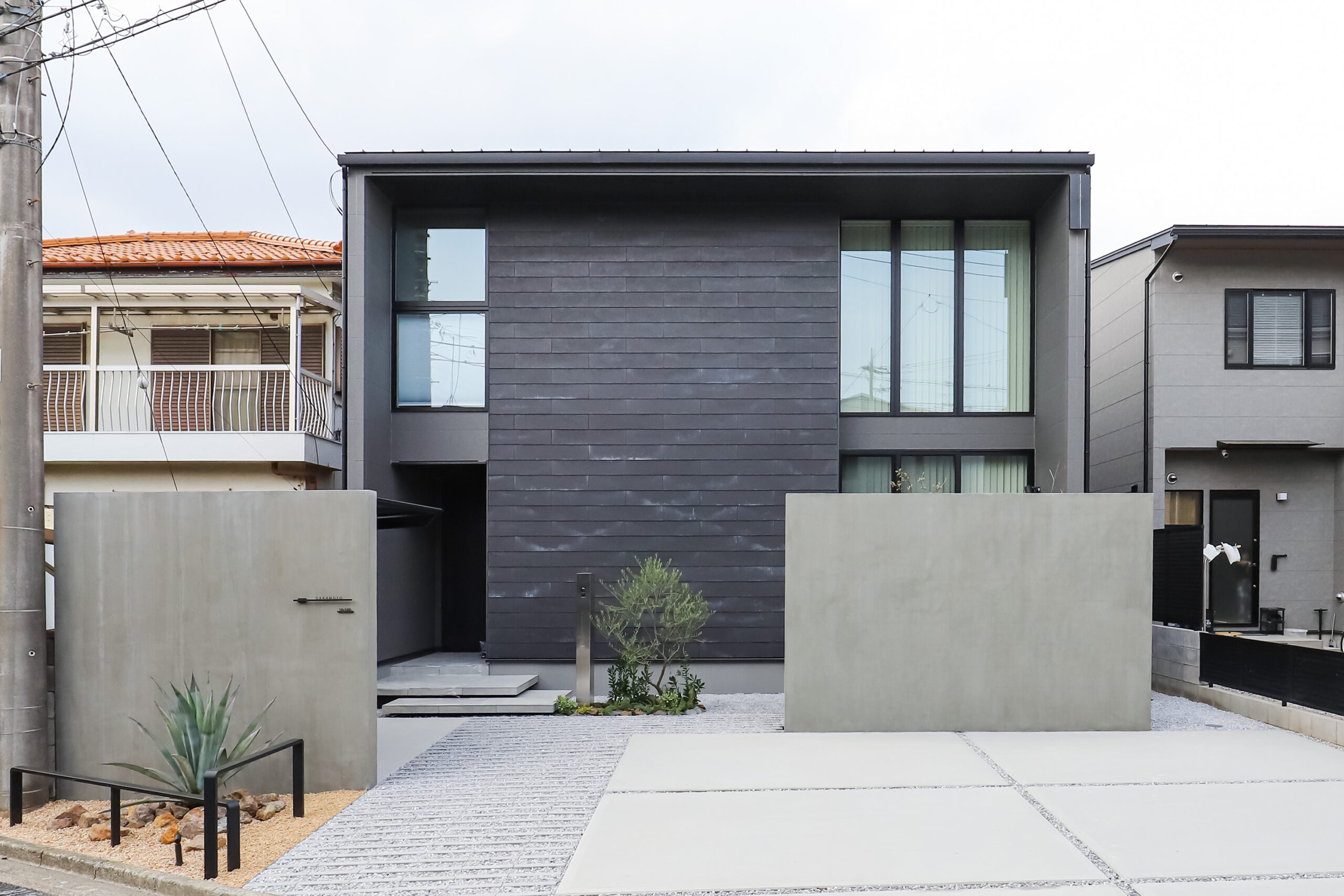 上質を暮らす。ダークモダンの家。